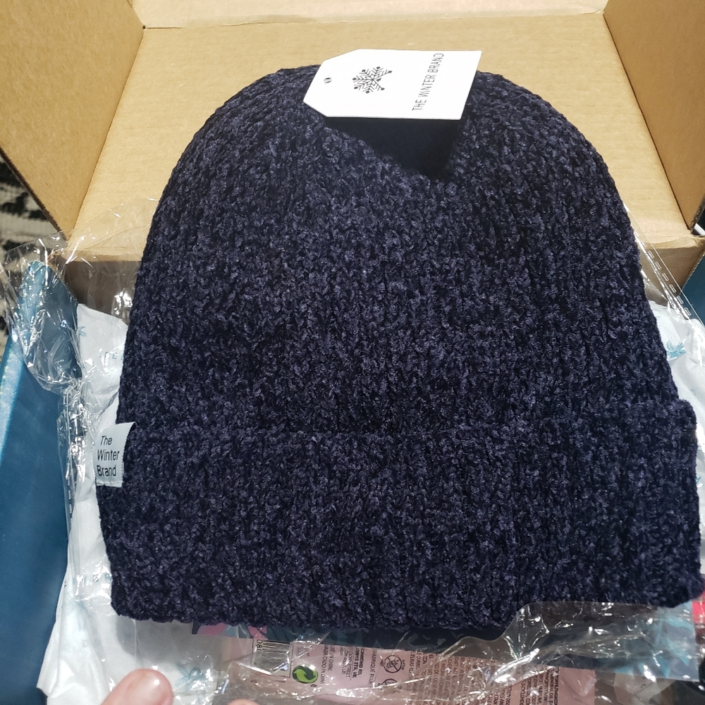 THE WINTER BRAND NAVY BEANIE